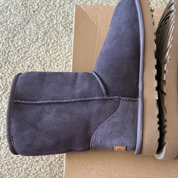 UGG women’s boots - Picture 5 of 10